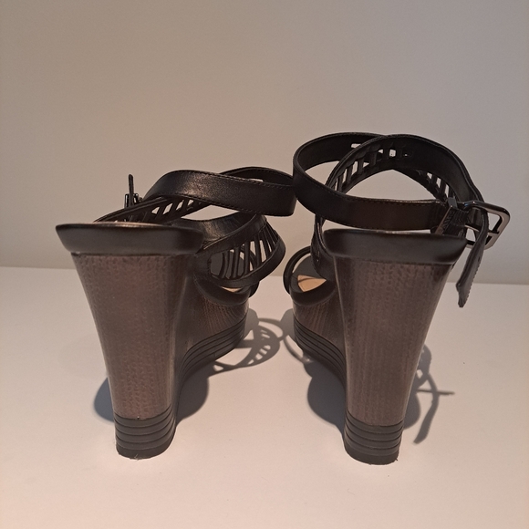 Gianni Bini sandals. - Picture 5 of 8